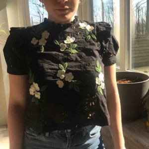  - Supersöt blus från ZARA! Köparen står för frakt! Kan mötas upp i malmö/lund/hörby!❤️