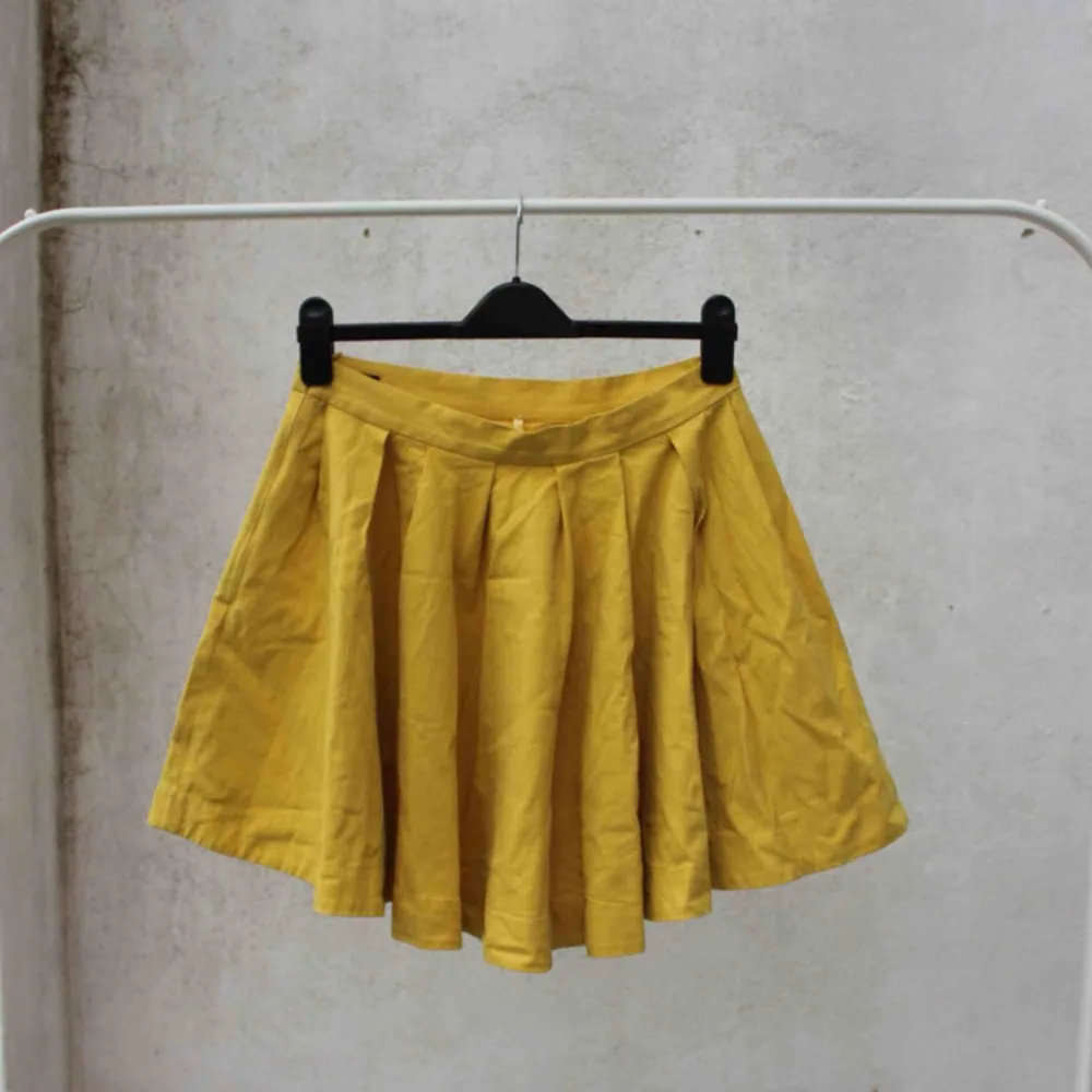 Sockersöt gul kjol ✨ perfekt till sommaren!     FRI FRAKT . Kjolar.
