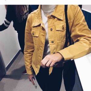  - Gul jeansjacka, fint skick! Gillar den jätte mycket men används alldeles för lite.. fraktar 
