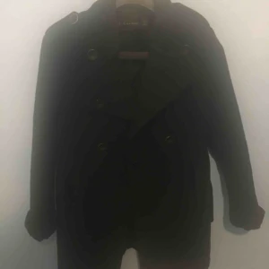  - Säljer denna kappa. Nypris 999 kr. Säljs för 199 kr. Är i bra skick.