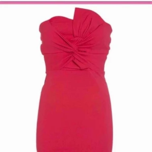  - NLY One, strl L men väldigt liten i storlek. Aldrig använd med prislappar kvar! Finns i Halmstad, Laholm. Skickar mot frakt. 🌹