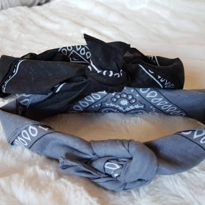  - Snygga hårband eller accessoarer. Aldrig använda, 1 för 70kr & båda för 100kr. Frakt ej inkluderat.