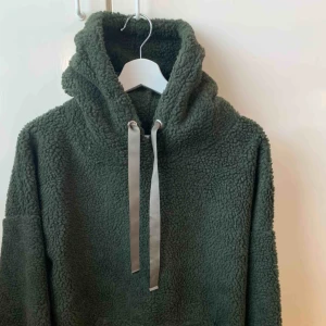  - Oversized hoodie, passar mellan xs-m beroende på hur man vill att den ska sitta