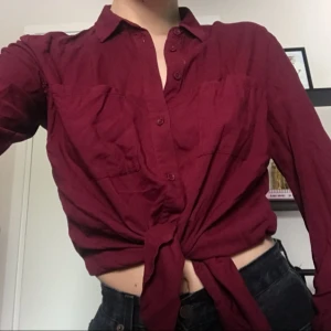  - Skjorta/blus i fint skick. Frakt ingår 