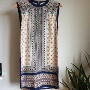  - Söt och mkt skön kvalité . Av märket Oasis. Stl small.