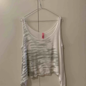 Topp - Tops i storlek m, fin skick, Finns i Odenplan Stockholm,