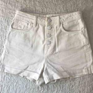 vita mom jeans shorts från hm