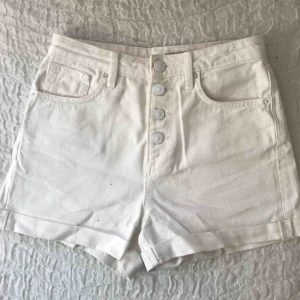  - vita mom jeans shorts från hm