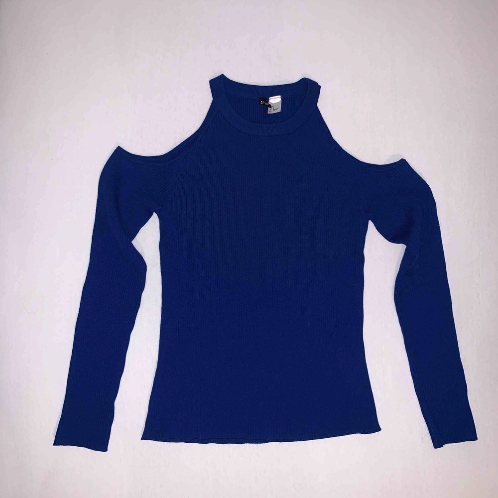 En blå ribbad långärmad tröja med | Plick Second Hand