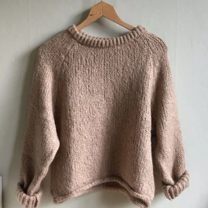  - Superfin beige chunky knit från Zara. Helt oanvänd pga för stor.  Köparen betalar frakten.