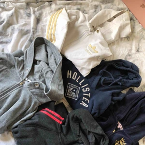  - Klädpaket med olika hoodies Alla är i storlek XS och XXS men vissa passar även S