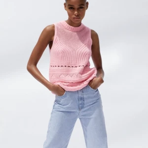 Rosa stickad topp Zara - Supersnygg rosa stickad topp från Zara i storlek M, passar en S. Slutsåld överallt och oanvänd! 