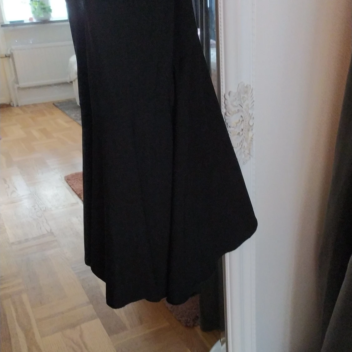 Svart figursydd klänning i stretchigt material - 90