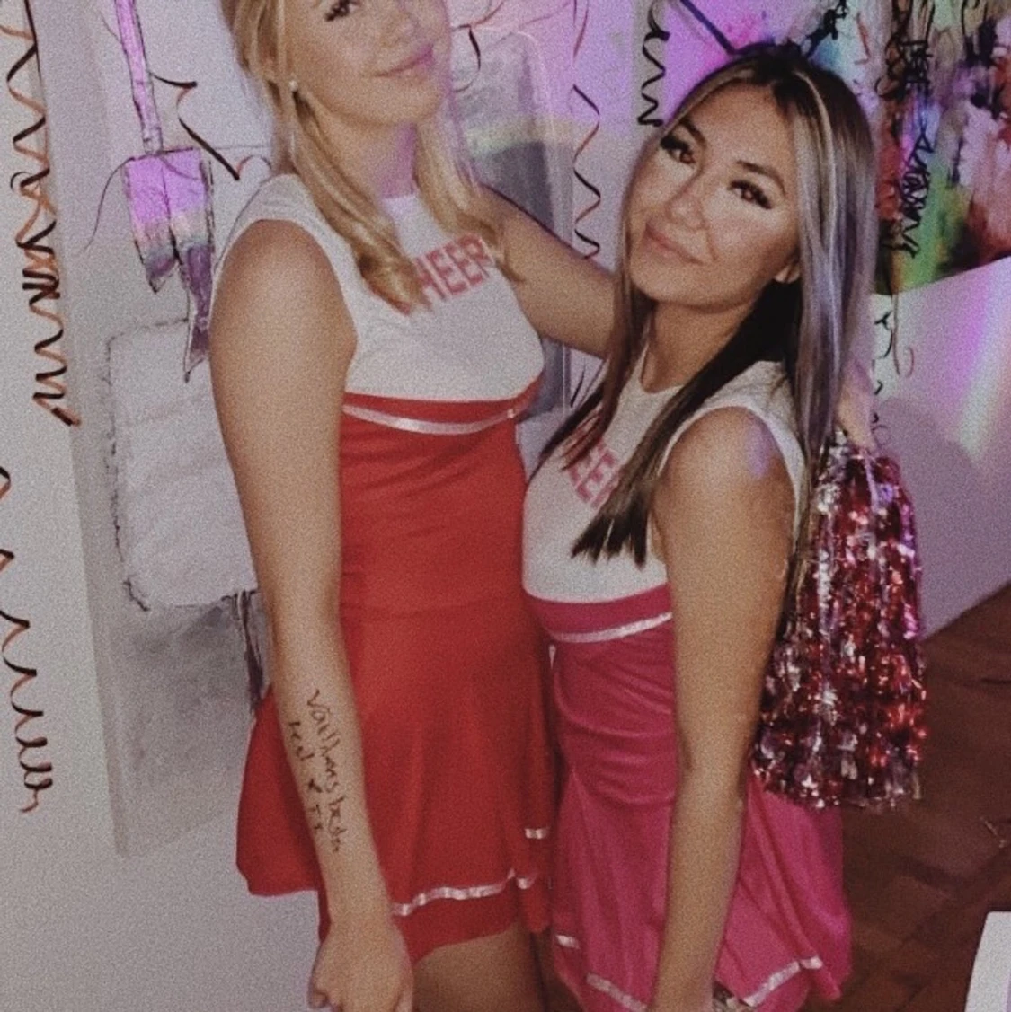 Cheerleader Dräkt med strumpor och pompoms 💖 - 90