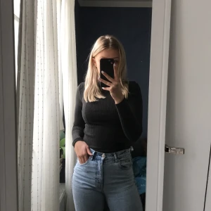 Svart ribbad polo - Svart ribbad polo från gina tricot, Xs