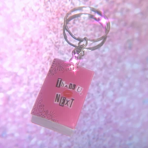 Thank you next nyckelring 💖 - Handgjord av resin! 3X2CM 💖 frakt 10kr