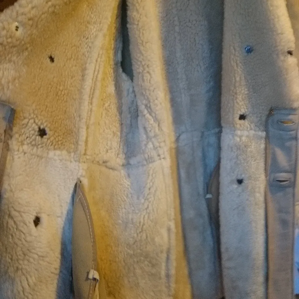 Klassisk kappa i äkta skinn, vintage och jättefin, passar m-l bäst💎. Jackor.