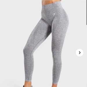 Träningstajts från Gymshark - Säljer dessa fina träningstajts från Gymshark då de inte kommer till användning! Jättefint skick och supersköna. Budgivning om flera är intresserade! Kan mötas upp i Göteborg eller så står köpare för frakt (66 kr). Skriv privat för egna bilder!