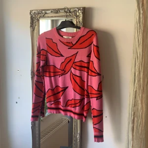 Finstickad tröja  - Supercool finstickad tröja! Storleken är M men sitter även bra som en S ❤️