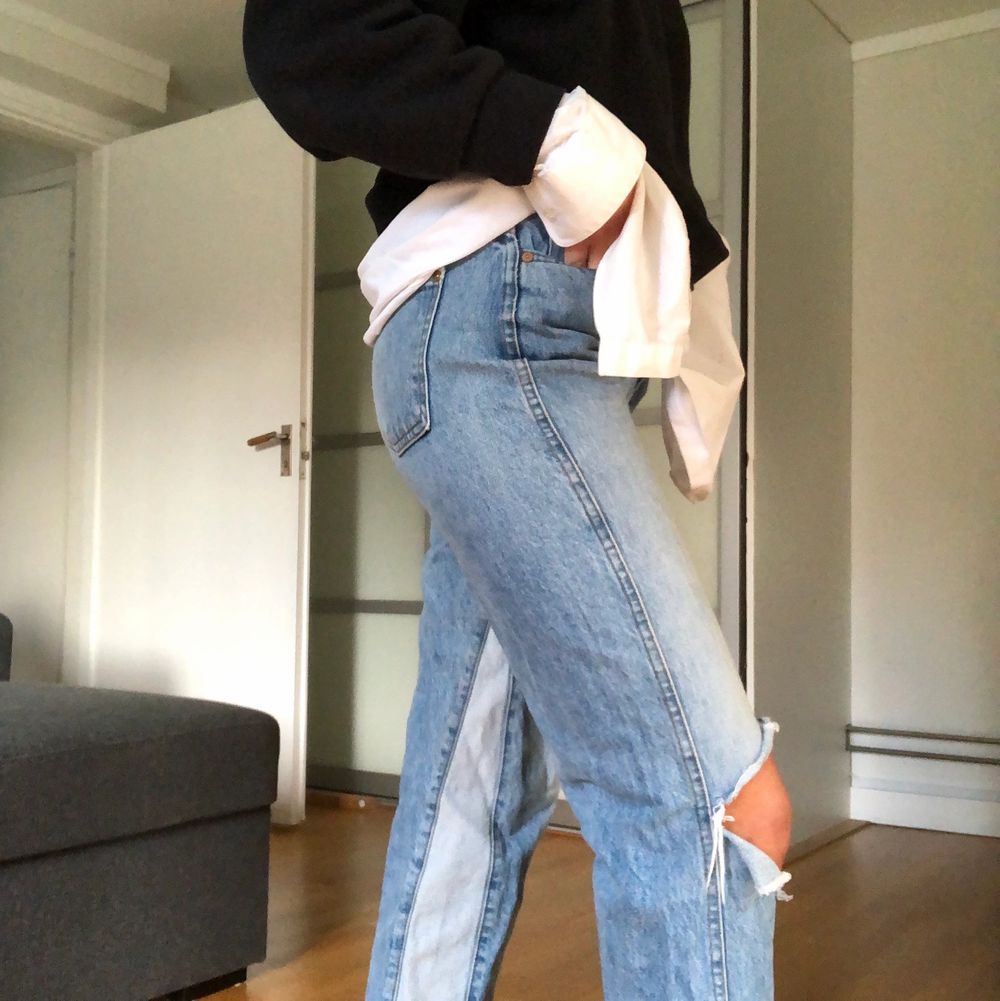 Säljer mina snygga jeans från 7 for all mankind då jag tycker att de är för korta på mig (det är en smaksak.) Om någon undrar är jag 171 cm lång. Köpte i USA för lite mer än 1 år sedan!! Kan bli budgivning beroende på hur många som är intresserade!! 💜. Jeans & Byxor.
