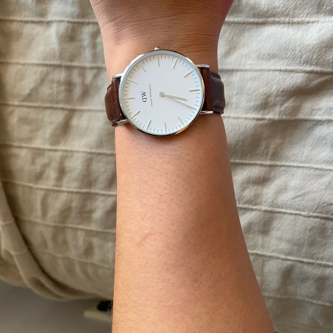 Silvrig Daniel Wellington klocka 