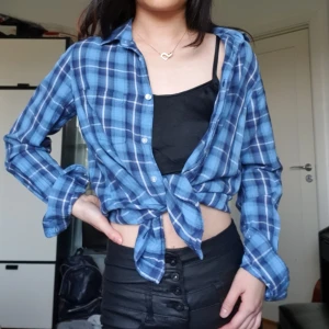 Snygg blå skjorta 💙 - Använd en gång, så är i bra skick!👍