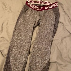 Gymshark träningstights S - Fint skick. Använda max 3 gånger. Storlek S, men är jättestretchiga så passar S-M. Köparen står för frakten, 22kr