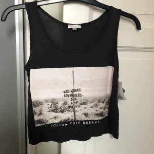 Fint linne  - Fint linne i storlek XS säljes, prislappen sitter kvar så helt i nyskick! 