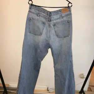 Blue jeans, model Ace, high waist. Nypris 500kr