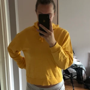 hoodie - mysig hoodie från nakd i storlek s, använd ett fåtal gånger.