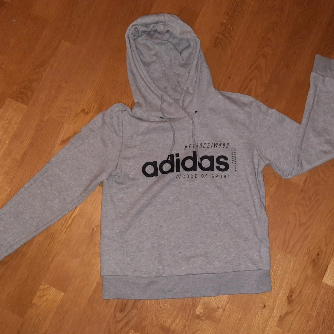 Adidas hoddie storlek M