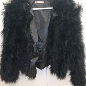 Päls jacka - Svart päls jacka storlek M/L nypris 1499kr