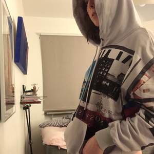Oversize hoodie från NAKD, storlek s men känns mer som M-L