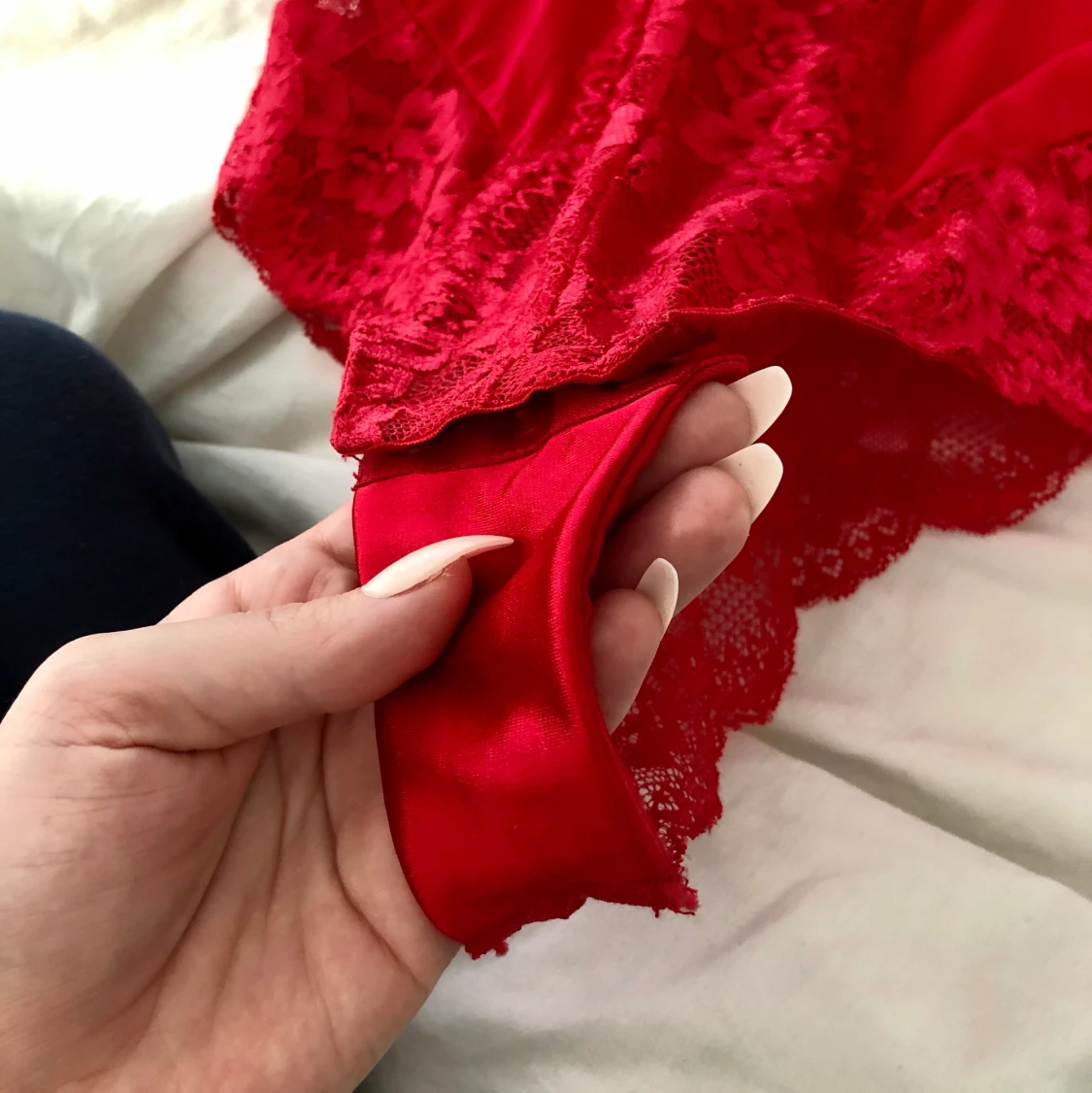 Röd spetsbody  - 90