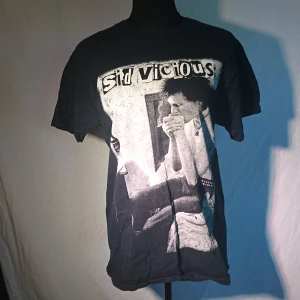 Sid Vicious-tröja - Merch med Sid Vicious, lite urtvättad men funkar ändå 