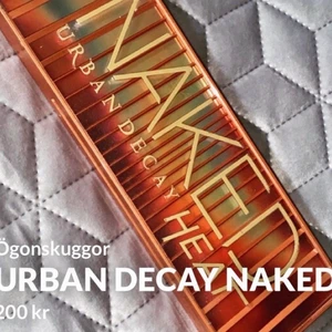 NAKED palett Urban Decay - Naked heat, urban decay. Sista skuggan är tyvärr sönder. Annars är den använd fåtal gånger, den är rengjord & spritad.