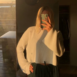 Nakd stickad - Super fräsch stickad från nakd, jätte fint skick!❤️ Strl xxs men passar mig som är S❤️ bud från 150kr 