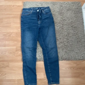 Bik bok,peachy High rise  - Högmidjade jeans från bik bok som sitter jävligt bra om man är kurvig 