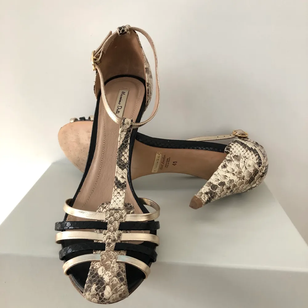 Gold - snake skin style high heels, super comfy, looks great for any occasion. Kengät.