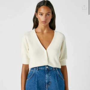 Pull And Bear kofta - Aldrig använt denna tyvärr:( det är ssåååå mysigt material och super skön! Skriv för bilder eller frågor🤩