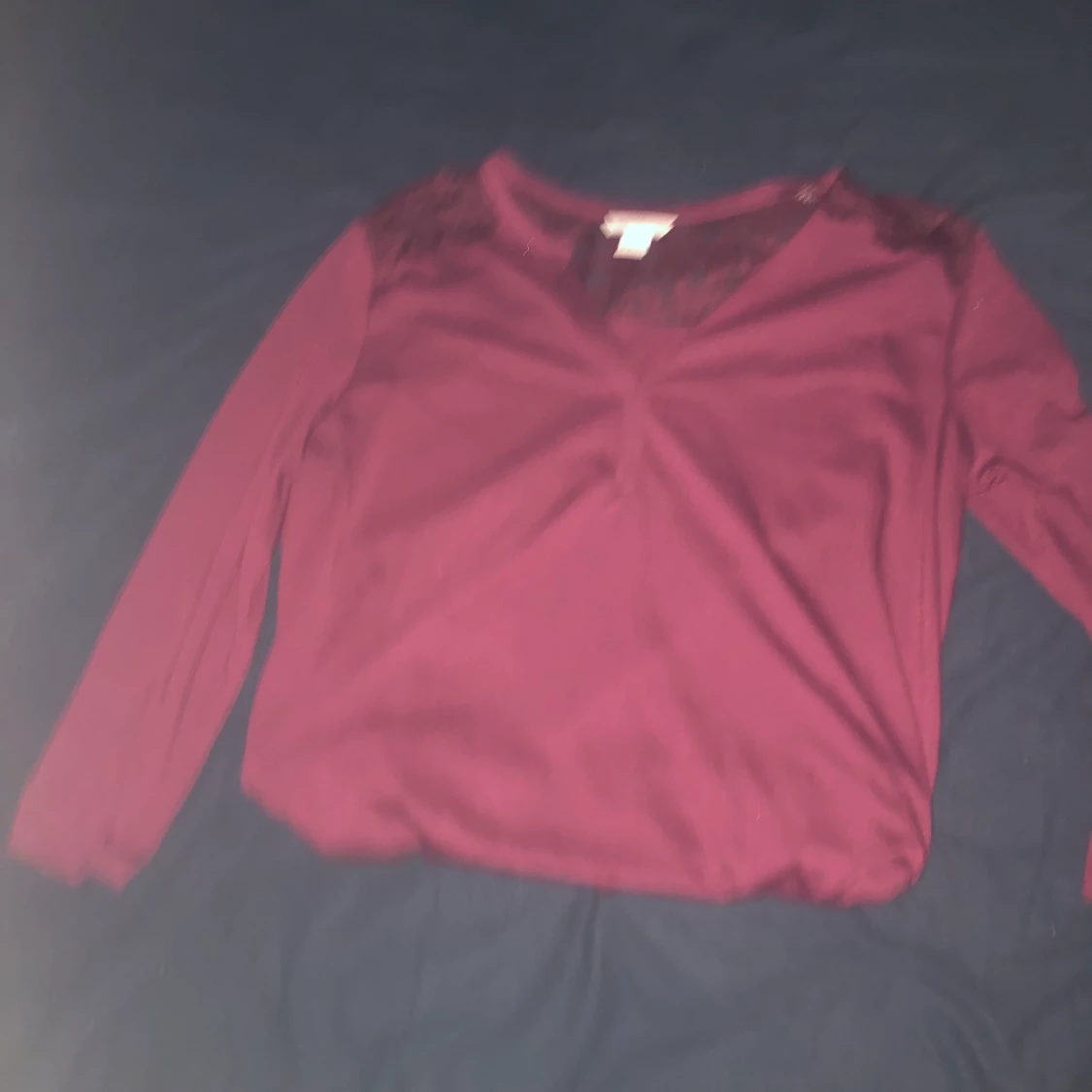 Långärmad lite v ringad tröja