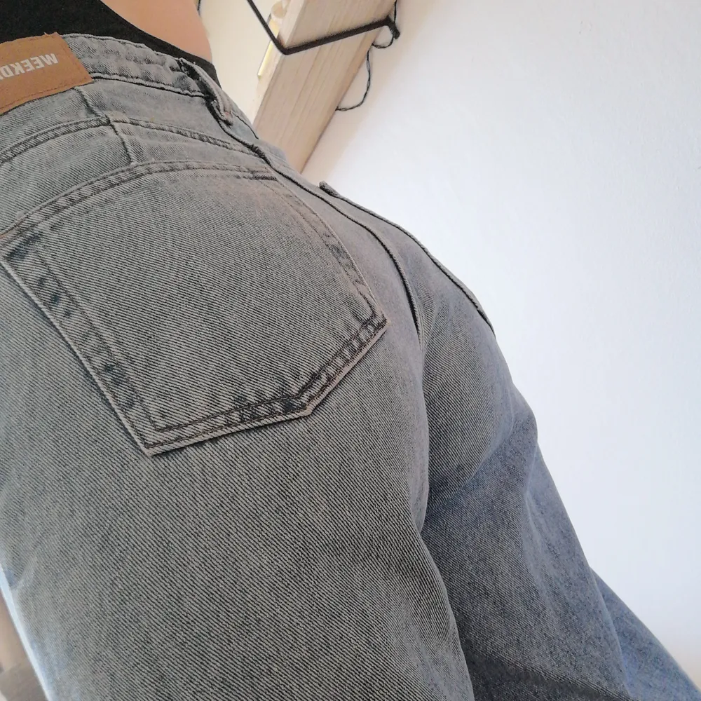 Jeans från Weekday, modell Ace, storlek 27/30, färg San fran blue. Jättefint skick, säljes pga lite för stora för mig. 150 + frakt, kan också hämtas i gbg ⭐. Jeans & Byxor.