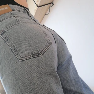 Weekday Ace 27/30 - Jeans från Weekday, modell Ace, storlek 27/30, färg San fran blue. Jättefint skick, säljes pga lite för stora för mig. 150 + frakt, kan också hämtas i gbg ⭐