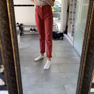 Röda jeans från weekday