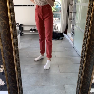 Röda jeans  - Röda jeans från weekday