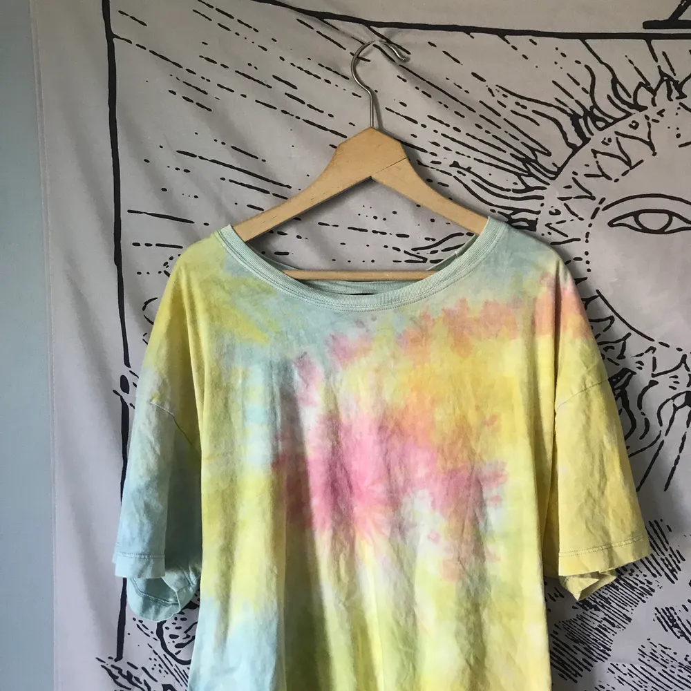 oversize tiedye tshirt från ginatricot 🤍 29kr frakt. T-shirts.