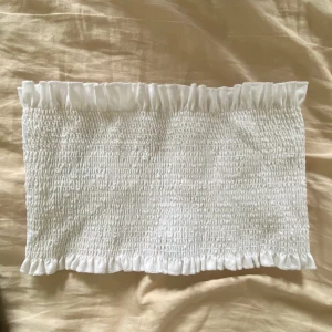 Bandaeu topp - Bandaeu topp från gina storlek L, vit. Säljer för 50 kr + frakt