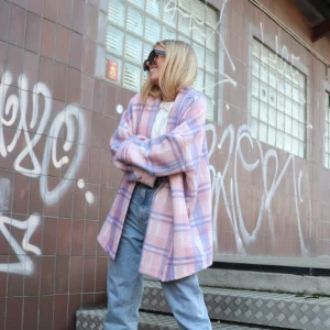 Jacka rosa - Endast använd på denna bild frakt tillkommer 63kr