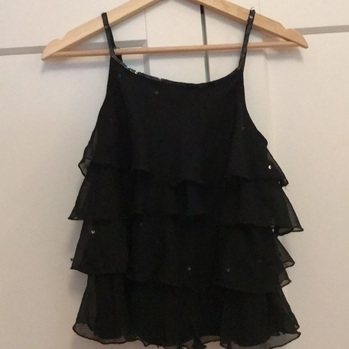 Svart linne med paljetter strl 146/152