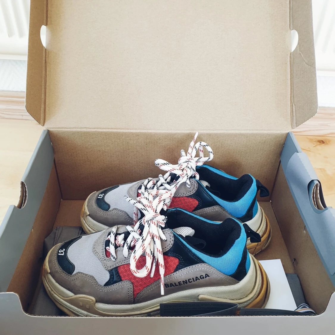 Balenciaga Triple S - använda 2 gån - 28